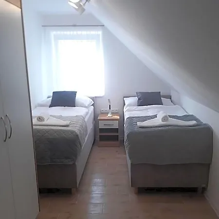 Apartmanovy Dum Na Kolonade