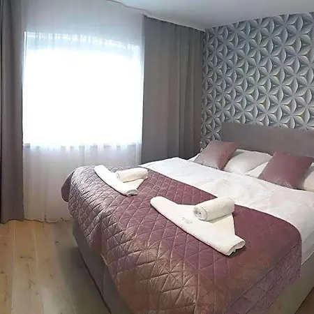 Apartmanovy Dum Na Kolonade 3*