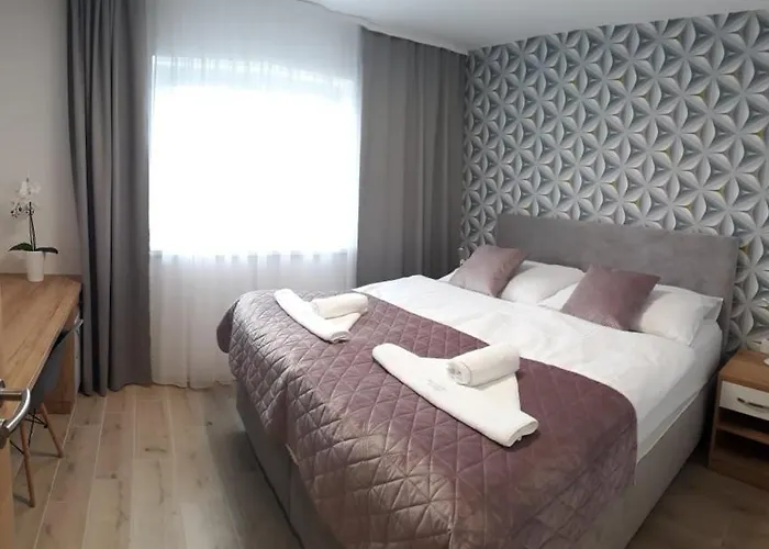Apartmanovy Dum Na Kolonade 公寓式酒店 3*