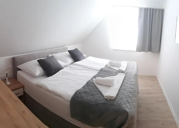 Apartmanovy Dum Na Kolonade 3* 雷德尼斯